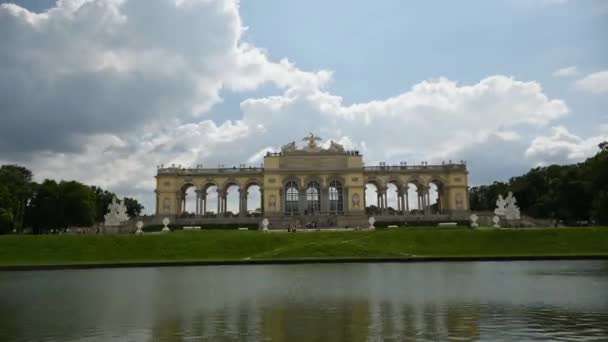 Gloriette Zeitraffer Schönbrunn Schloss Schnbrunn Wien Eine Der Wichtigsten Touristenattraktionen — Stockvideo