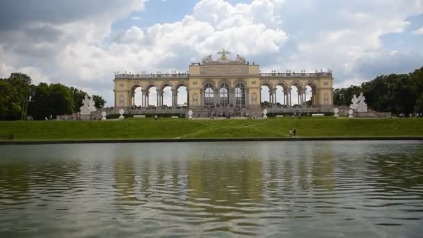 Gloriette Kolonnadenfront Schönbrunn Schloss Schnbrunn Wien Eine Der Wichtigsten Touristenattraktionen — Stockvideo