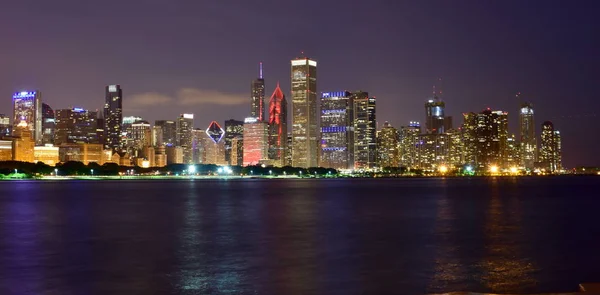 Chicago Illinois Usa Luglio 2018 Chicago Skyline Reflected Lake Night — Foto Stock