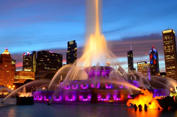 Chicago Illinois Estados Unidos Julio 2016 Chicago Atardecer Con Fuente — Foto de Stock