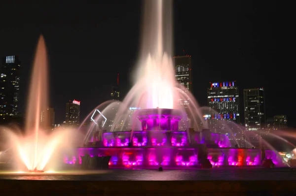 Chicago Illinois Estados Unidos Julio 2016 Buckingham Fountain Pink Lights — Foto de Stock