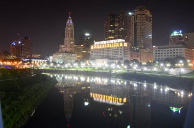 Columbus, Ohio - ABD - 28 Ağustos 2016: Columbus manzarası ve Scioto Nehri