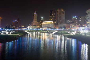 Columbus, Ohio - ABD - 28 Ağustos 2016: Şehir Columbus Ohio manzarası Panorama geceleri