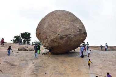 Chennai, Tamilnadu - Hindistan - 09 Eylül 2018: Krishna'nın tereyağı topu yan görünüm