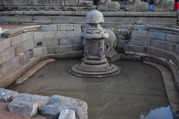 Chennai Tamilnadu Hindistan Eylül 2018 Deniz Kıyısı Tapınağı Havuzda Mahabalipuram — Stok fotoğraf