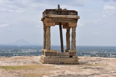 Dindigul, Tamilnadu, Hindistan - 13 Temmuz 2018: Kalesi ve tapınak Rock