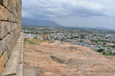Dindigul, Tamilnadu, Hindistan - 13 Temmuz 2018: Dindigul görünüm şehir Rock Fort tepesinden