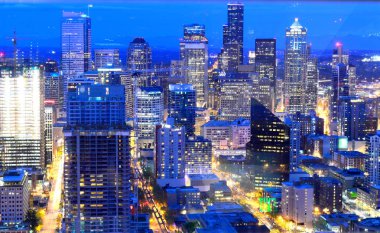 Seattle, Washington, ABD - 17 Nisan 2015: Seattle gece görünümünden Space Needle