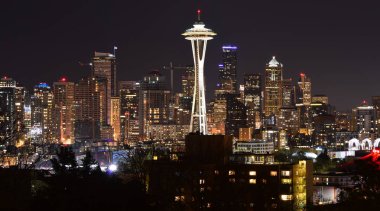 Seattle, Washington, ABD - 17 Nisan 2015: Space Needle gece Seattle