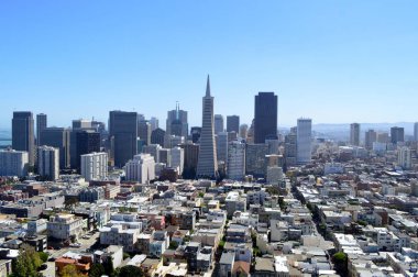 San Francisco, California, ABD - 31 Ağustos 2015: San Francisco manzarası ve Transamerica Pyramid üstünden Coit Tower