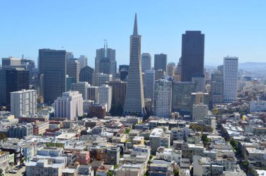 San Francisco, California, ABD - 31 Ağustos 2015: Coit Kulesi'ni gördün San Francisco manzarası