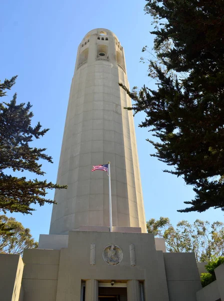 San Francisco, California, EE.UU. - 31 de agosto de 2015: San Francisco 's Coit Tower — Foto de Stock