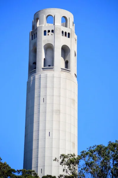San Francisco, California, EE.UU. - 31 de agosto de 2015: San Francisco 's Coit Tower — Foto de Stock