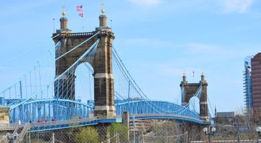 Cincinnati, Ohio, Amerika Birleşik Devletleri - 13 Nisan 2014: Cincinnati John A. Roebling asma köprü