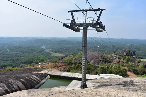 KOLLAM, Kerala, Hindistan - 2 Mart 2019: Kablo araba sürmek için Jatayu doğa parkı — Stok fotoğraf