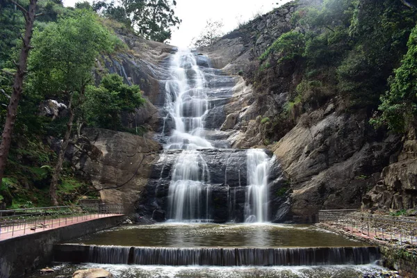 Kodaikanal colinas cascata de prata cai — Fotografia de Stock