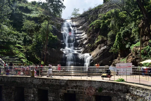 Kodaikanal, Tamilnadu, India: 21 de abril de 2014 - Silver Cascade Falls —  Fotos de Stock