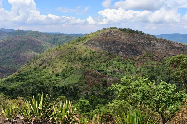Vista panorámica de las hermosas colinas desde Kodaikanal — Foto de Stock