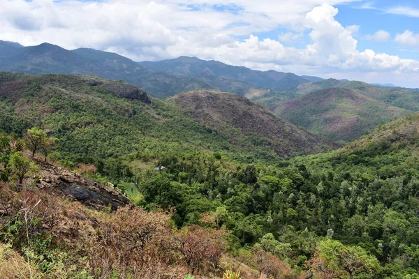 Panoramisch uitzicht op de prachtige heuvels van Kodaikanal — Stockfoto