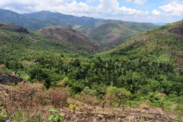 Vista panorámica de las hermosas colinas desde Kodaikanal — Foto de Stock