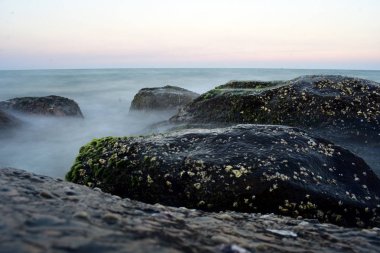 Chennai'deki Kovalam Plajı'nda gün batımı
