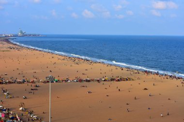 Chennai, Tamilnadu, Hindistan: 26 Ocak 2019 - Deniz feneri Chennai'den Marina plajının görünümü