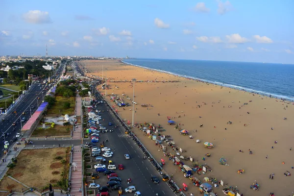 Chennai, Tamilnadu, Hindistan: 26 Ocak 2019 - Deniz feneri Chennai'den Marina plajının görünümü — Stok fotoğraf