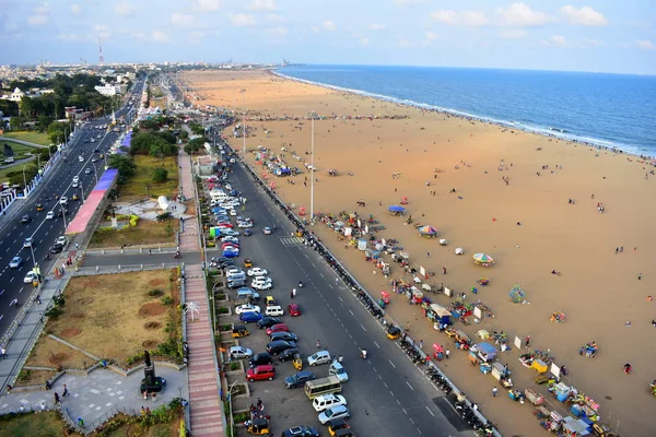 Chennai, Tamilnadu, Hindistan: 26 Ocak 2019 - Deniz feneri Chennai'den Marina plajının görünümü — Stok fotoğraf