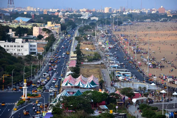 Chennai, Tamilnadu, Hindistan: 26 Ocak 2019 - Marina Deniz Feneri'nden Chennai City Skyline