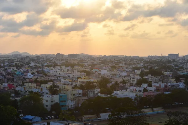 Chennai, Tamilnadu, India: 26 januari 2019-Chennai City skyline vanaf de vuurtoren van de jachthaven — Stockfoto