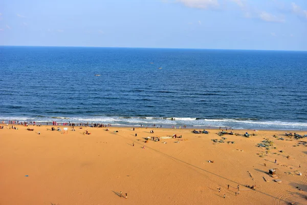 Chennai, Tamilnadu, India: 26 januari 2019-uitzicht op het strand vanaf de vuurtoren van de jachthaven — Stockfoto