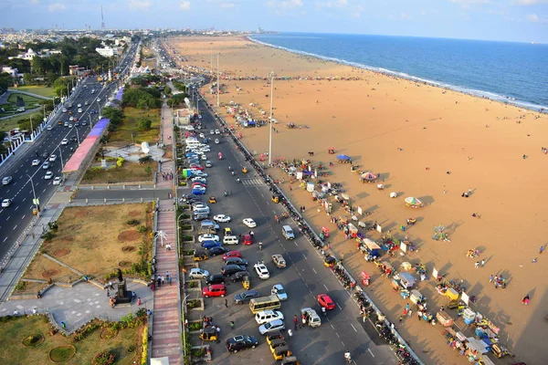 Chennai, Tamilnadu, Hindistan: 26 Ocak 2019 - Deniz feneri Chennai'den Marina plajının görünümü — Stok fotoğraf