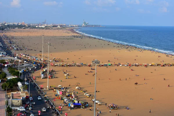 Chennai, Tamilnadu, Hindistan: 26 Ocak 2019 - Deniz feneri Chennai'den Marina plajının görünümü — Stok fotoğraf