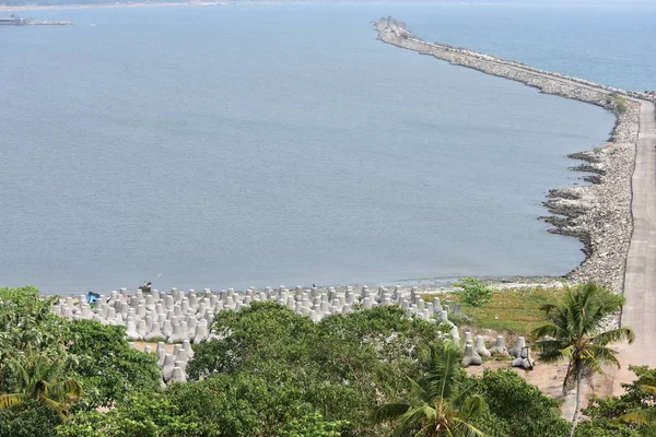 Kollam, Kerala, Indie: 2 marca 2019-Tangasseri Lighthouse i port rybacki — Zdjęcie stockowe