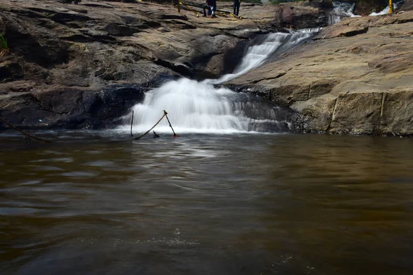 Kumbakkarai Water Falls in the foothills of the Kodaikanal Hills — Stock Photo, Image