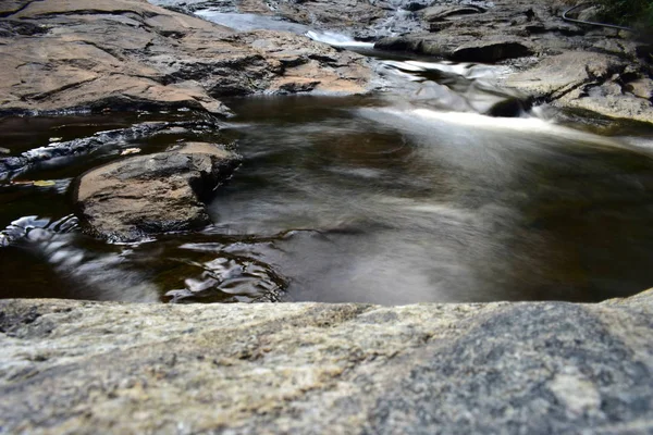 Cascades d'Adukamm et rivière Pambar — Photo