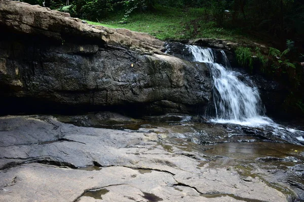 Vattakanal Water Falls i Kodaikanal Hill station i Indien — Stockfoto