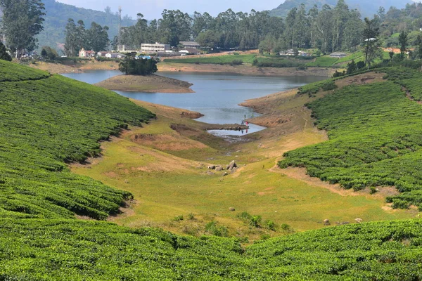 Fiume Meghamalai e alte montagne ondulate — Foto Stock