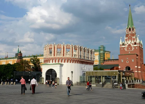 Moskova Kremlin Sapozhkovskaya Meydanı'na bakış. — Stok fotoğraf