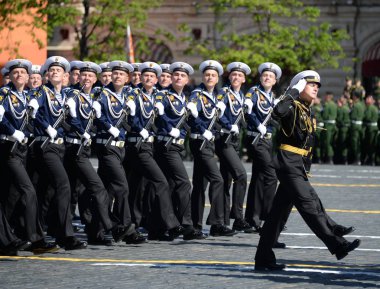  Kızıl Meydan geçit onuruna Zafer Bayramı sırasında Fedor Ushakov sonra öğrenciler Baltık deniz Enstitüsü adlı.