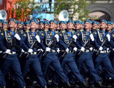   Kızıl Meydan geçit onuruna Zafer Bayramı sırasında Hava Harp Okulu öğrencileri.