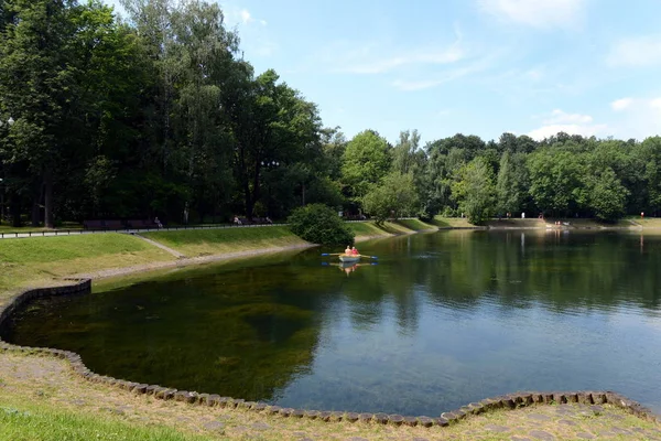 Staw w parku Moskwa Ostankino. — Zdjęcie stockowe