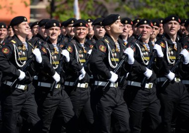  Kirkenes Kızıl Afiş takım kırmızı kare üzerinde geçit onuruna Zafer Bayramı sırasında Kuzey filosu'deniz.