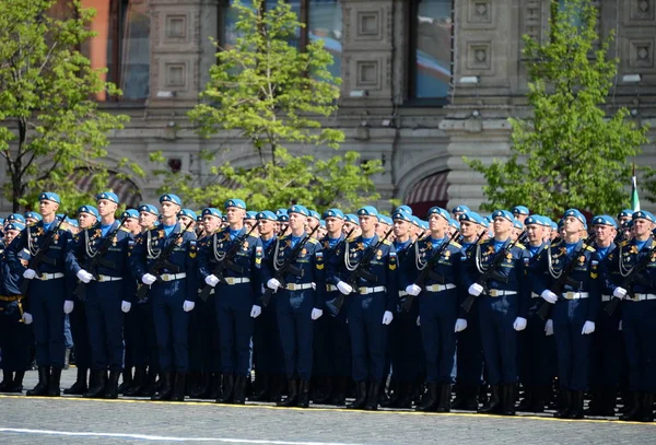  Kızıl Meydan geçit onuruna Zafer Bayramı sırasında Hava Harp Okulu öğrencileri.