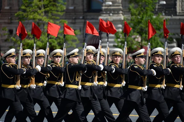Soldados da guarda de honra do Regimento de Transfiguração do Comandante separado no desfile militar em honra do Dia da Vitória . — Fotografia de Stock