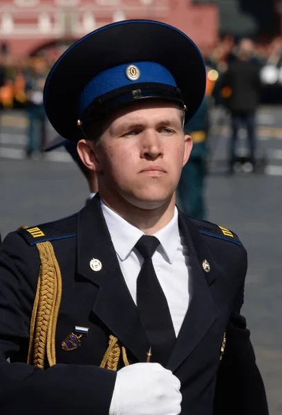 Soldat des Präsidialregiments während der Parade auf dem Roten Platz in Moskau. — Stockfoto