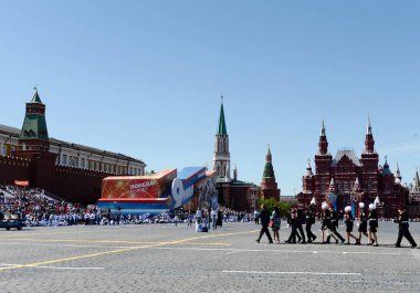  Moskova öğrenciler Zafer Bayramı kutlamaları sırasında başkentin kırmızı kare.