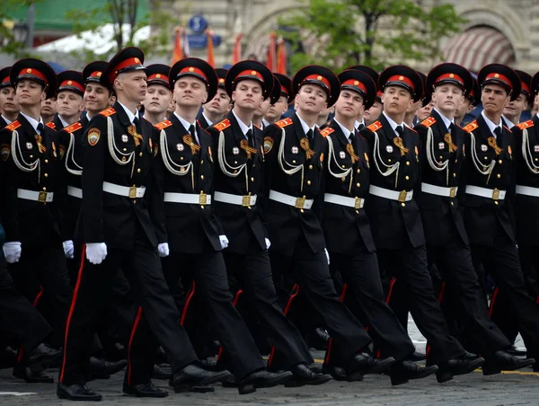 모스크바 러시아 승리의 기리는 의미에서 광장에 퍼레이드의 드레스 리허설 방위군의 — 스톡 사진