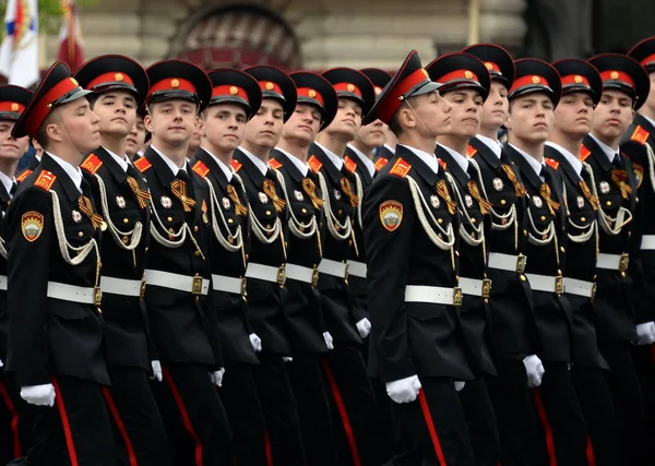 俄罗斯莫斯科 2018年5月6日 国民警卫队莫斯科总统军校学员在红广场游行彩排中庆祝胜利日 — 图库照片