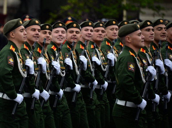  Курсанты Военного университета МО России во время генеральной репетиции парада на Красной площади
.